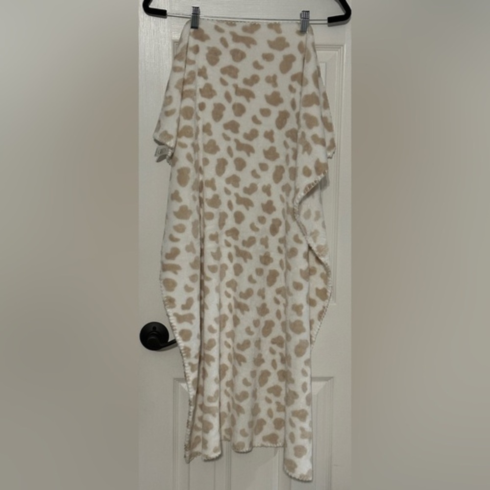 Silver One Soft Neutral Animal Print Blanket 30” x 39”